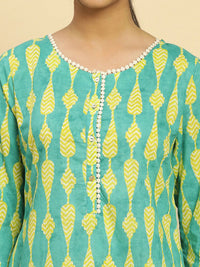 W Round Neck Regular Sleeves Straight Kurta