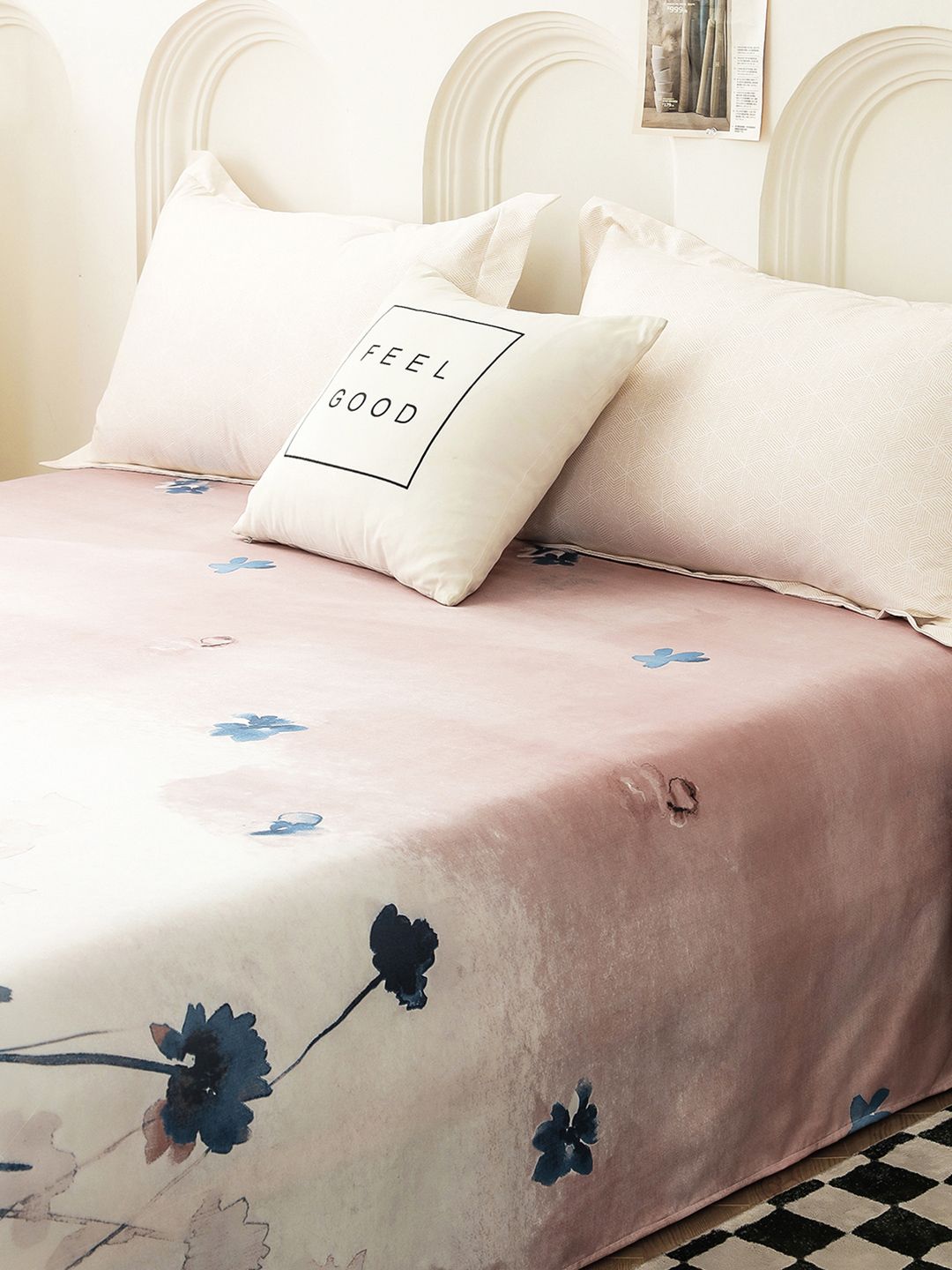 Story@home Navy Blue & Pink Floral Printed Cotton King Bedsheet with 2 Pillow Covers
