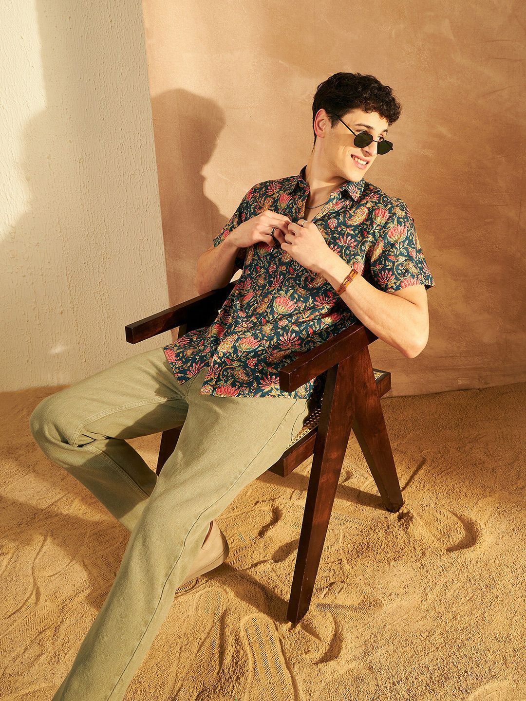 DENNISON Smart Floral Printed Spread Collar Short Sleeves Cotton Lightweight Shirt