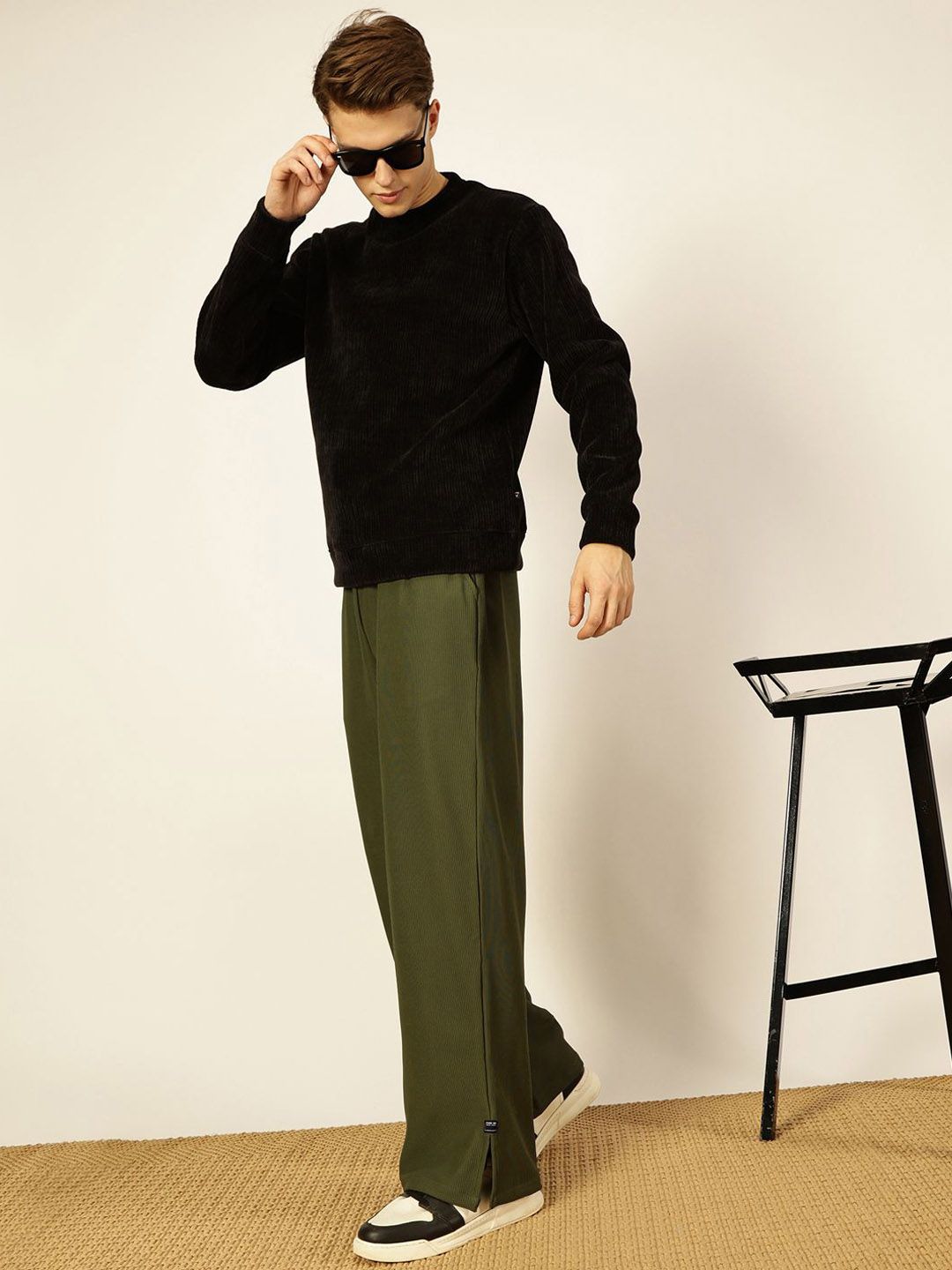 Thomas Scott Men Mid-Rise Loose Fit Parallel Trousers