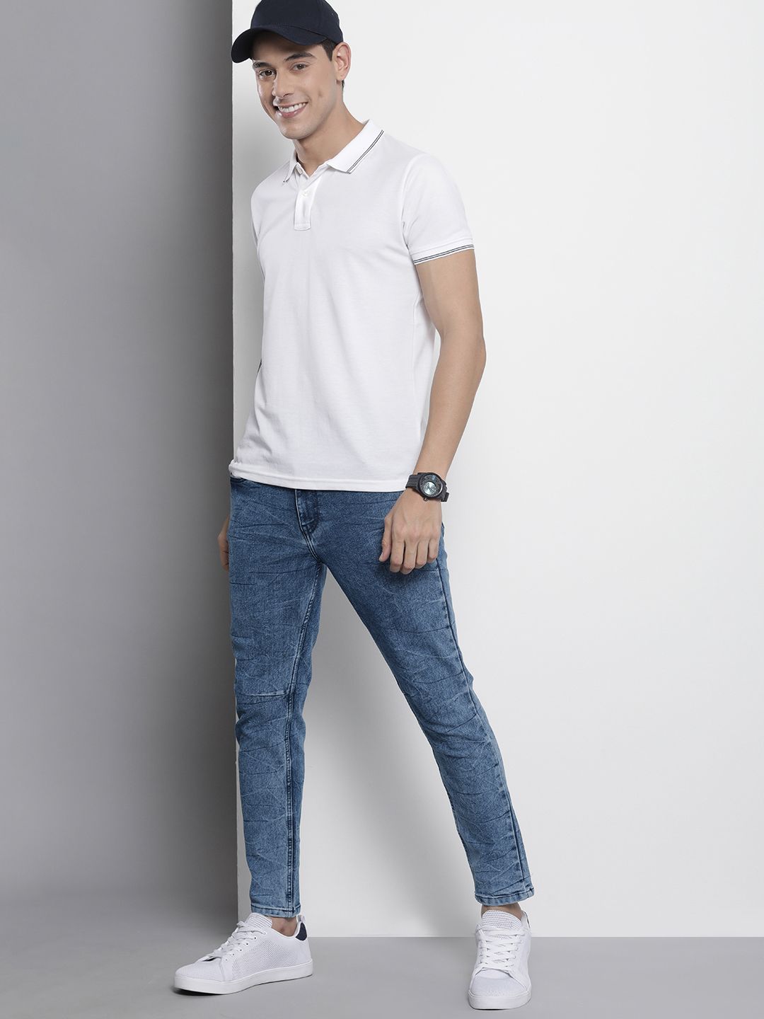 The Indian Garage Co Men Carrot Fit Light Fade Stretchable Jeans