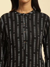 W Striped Mandarin Collar Kurta