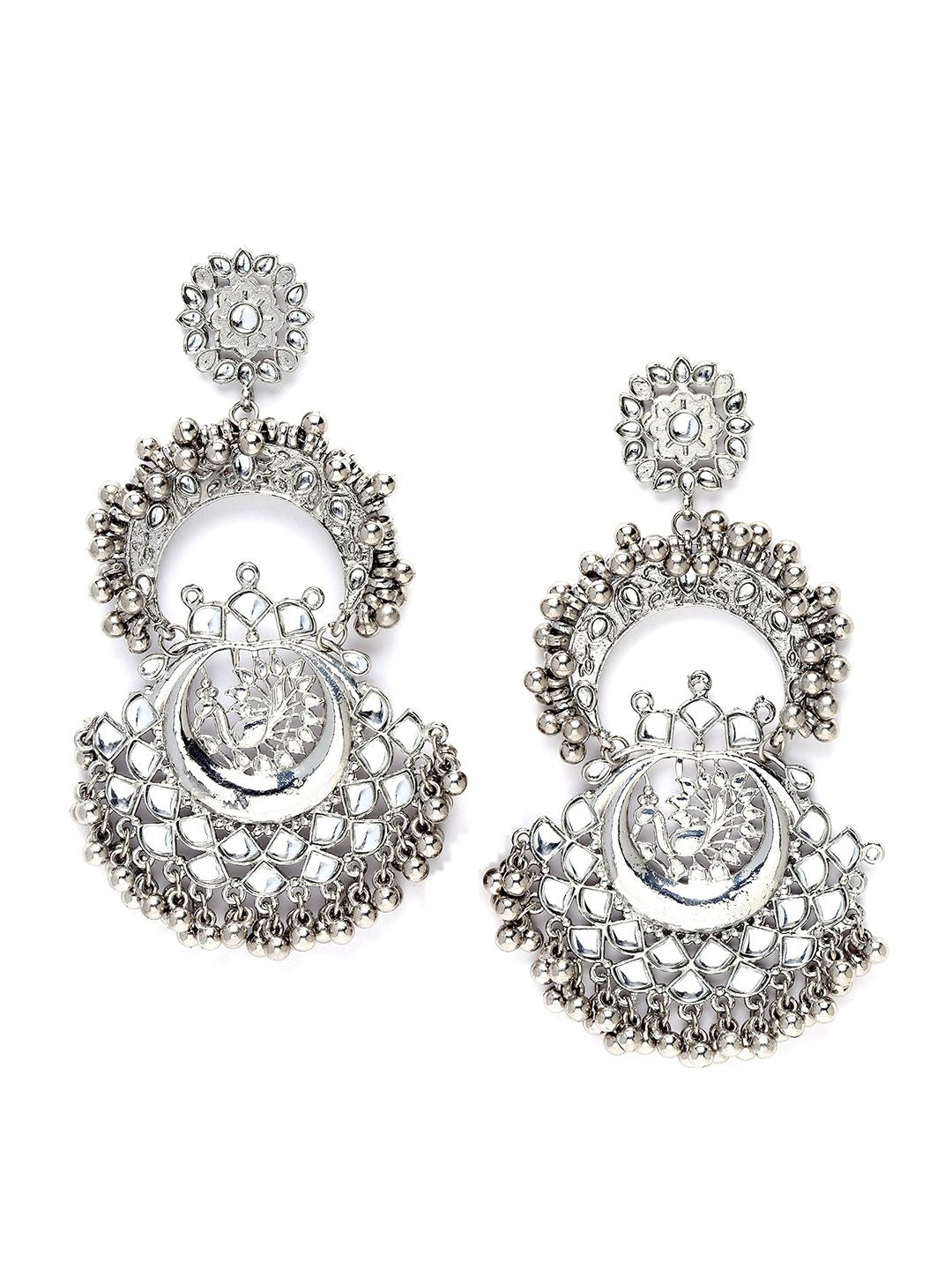 Anting-anting Chandbalis klasik Karatcart Silver & White