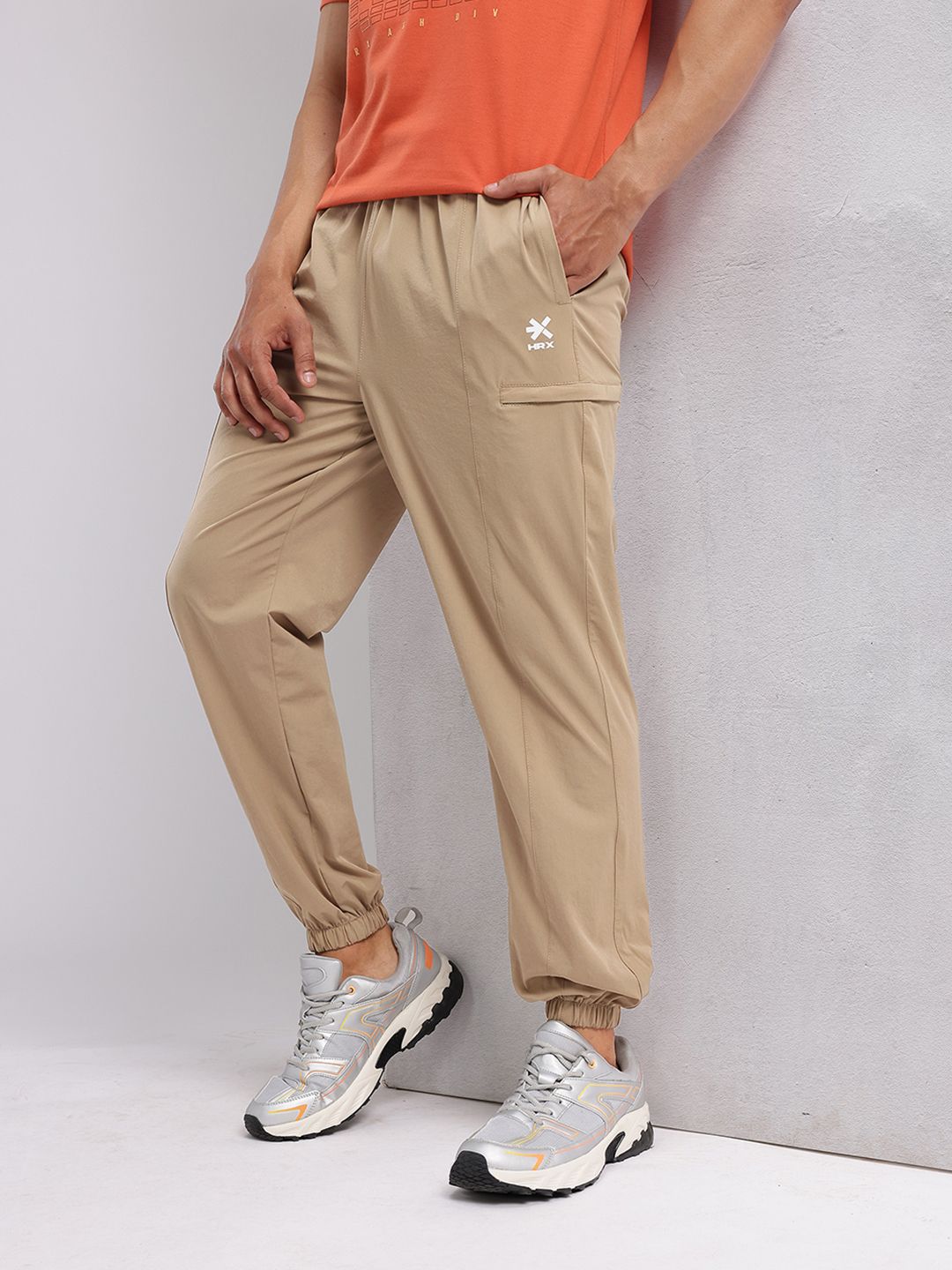 HRX by Hrithik Roshan Men Front Seam Mid-Rise Regular Fit Lifestyle Joggers