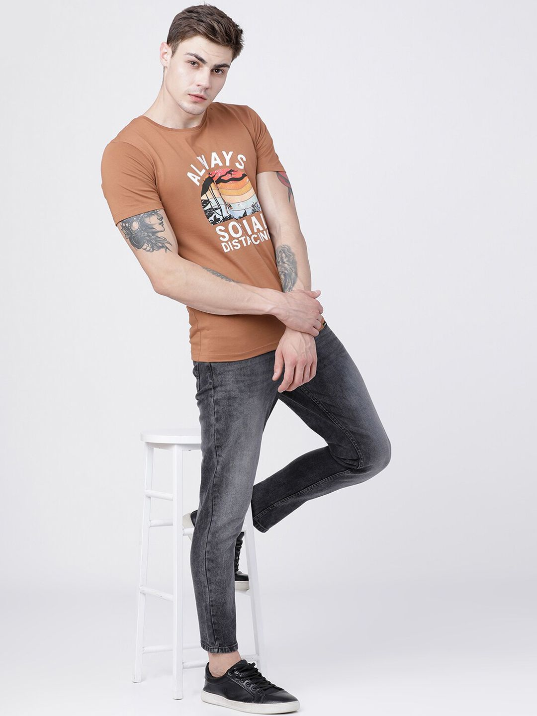HIGHLANDER Men Grey Tapered Fit Mid-Rise Clean Look Stretchable Jeans
