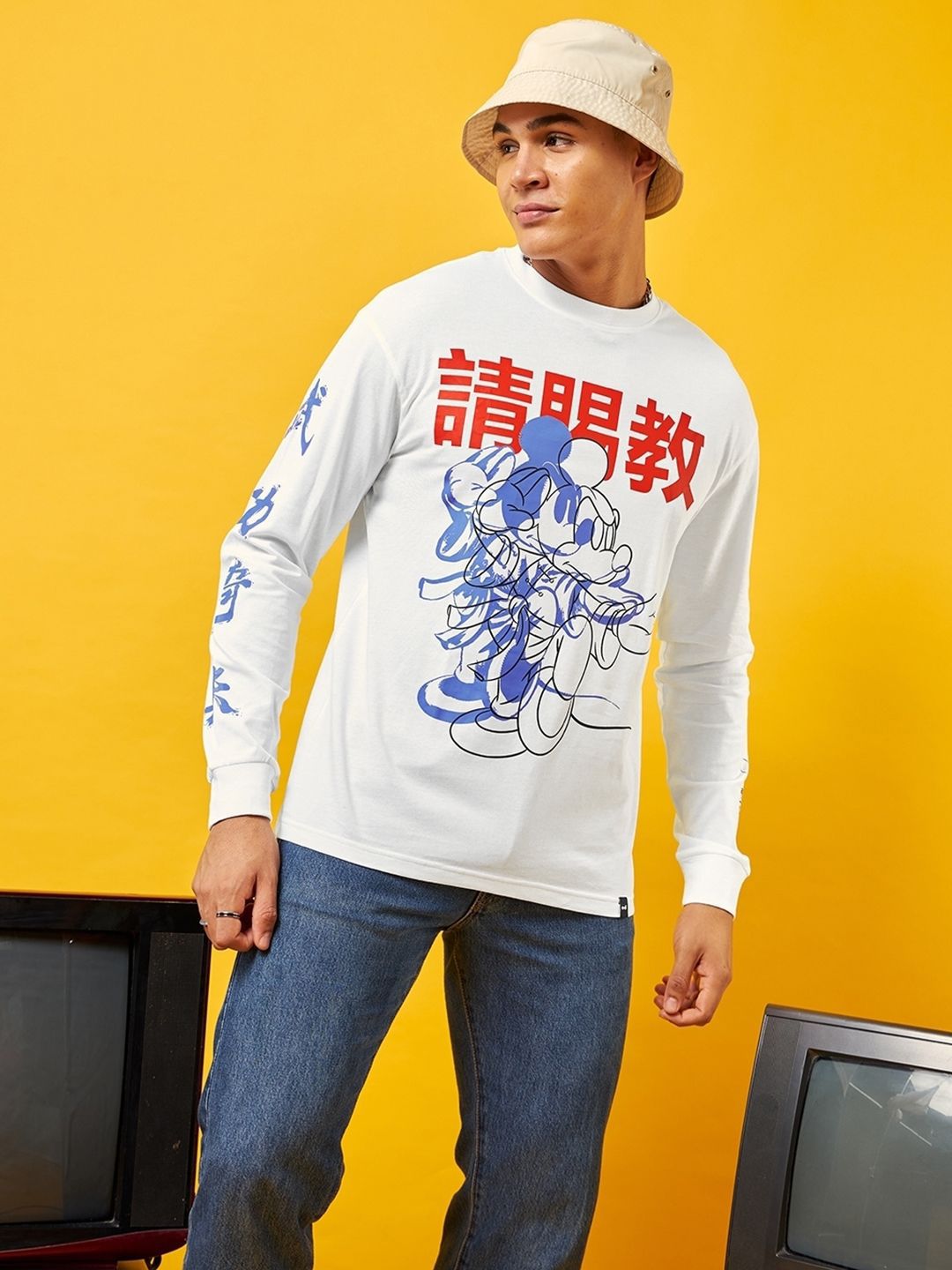 Bewakoof Pure Cotton Mickey Mouse Graphic Regular Fit T-shirt