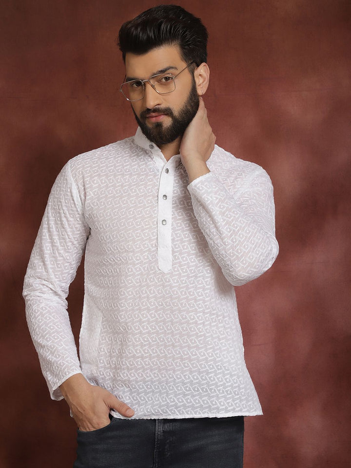 Anug oleh SOJANYA Men White Chikankari Kurta