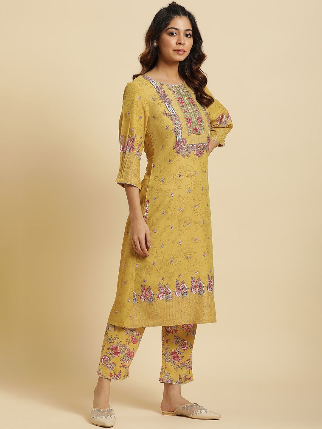 W Floral Printed Regular Gotta Patti Detail Kurta With Trousers & Dupatta
