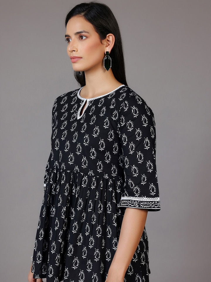 Libas Paisley Printed Keyhole neck Three-Quarter Sleeves Pure Cotton A-Line Kurti