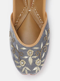 House of Pataudi Women Floral Embroidered Mojaris