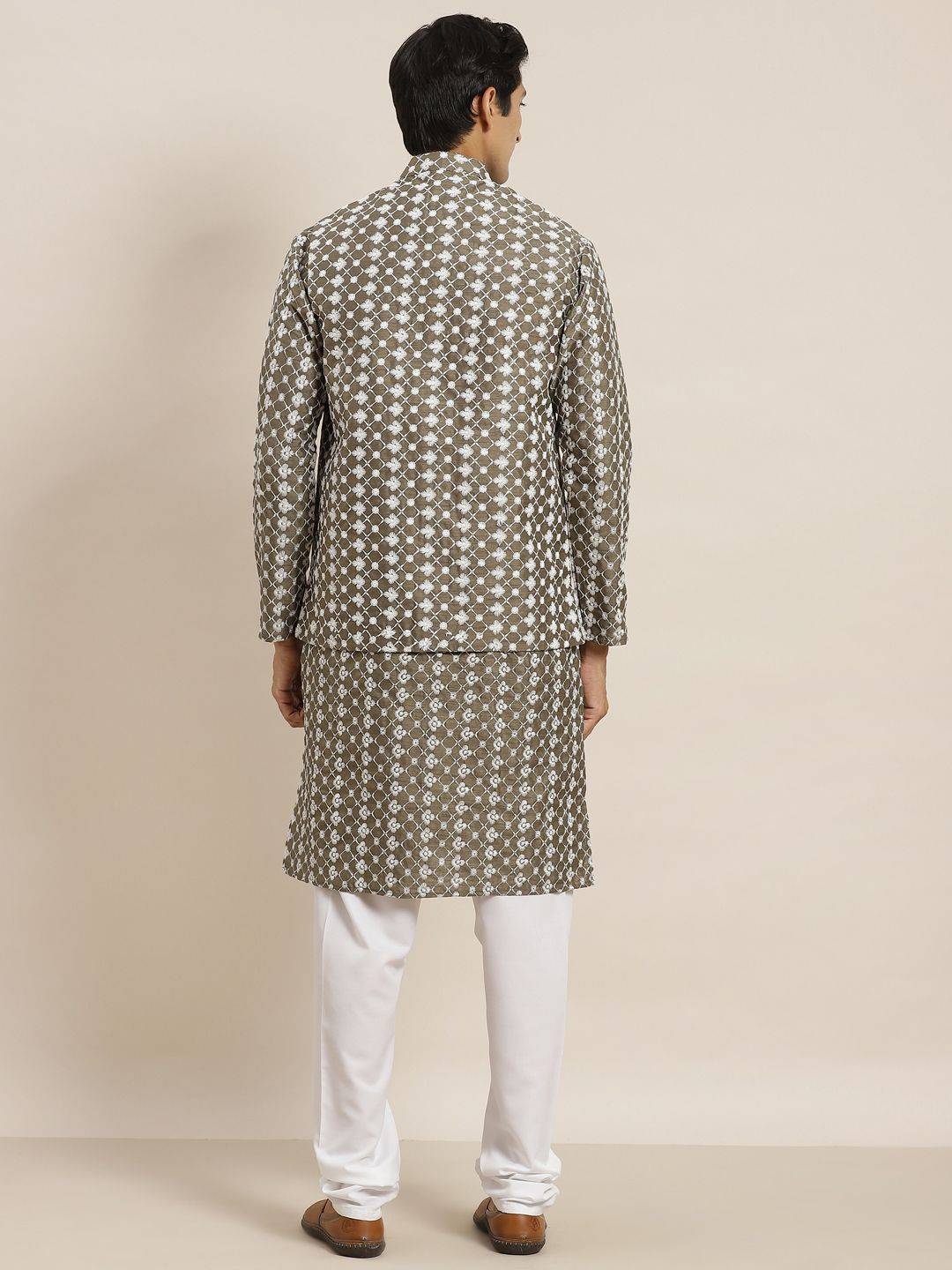 SOJANYA Men Olive Green & White Ethnic Motifs Embroidered Kurta with Churidar & Jacket