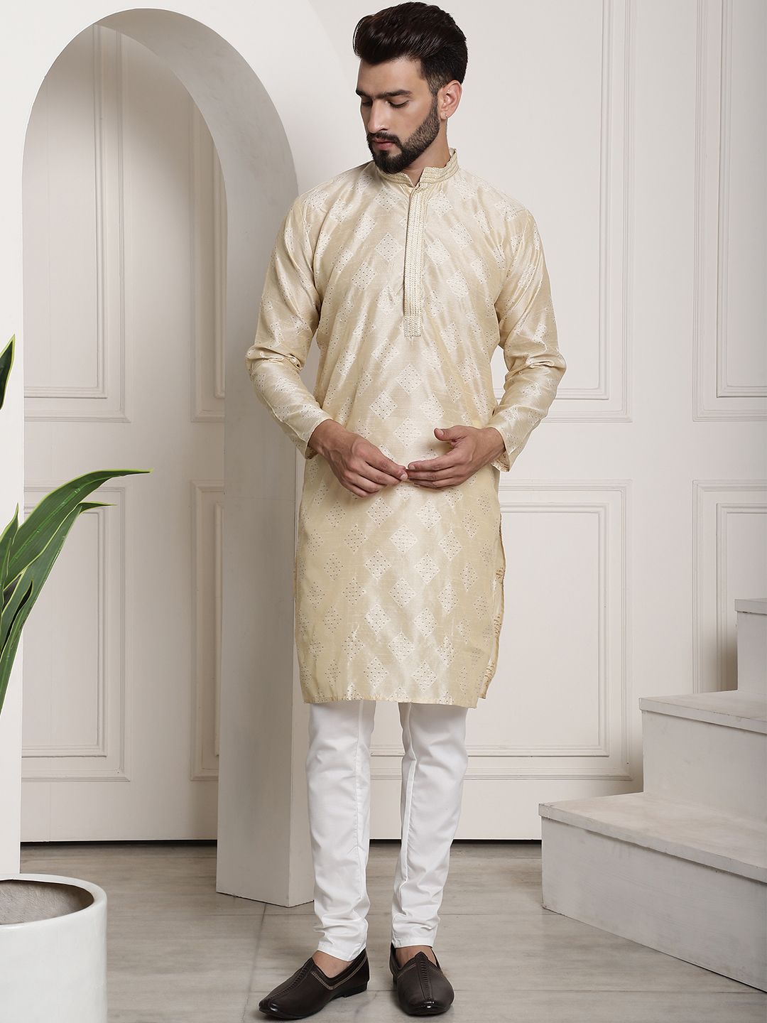 SOJANYA Geometric Woven Design Kolar Mandarin Jacquard Silk Kurta Biasa Dengan Churidar