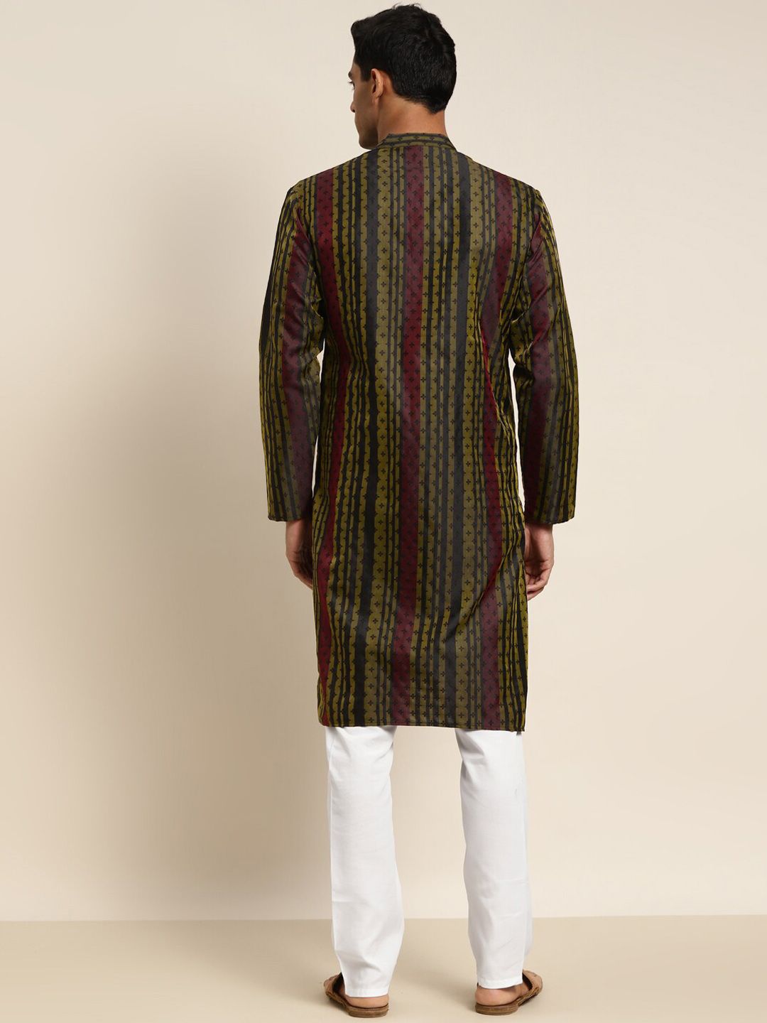 SOJANYA Men Green & Black Floral Thread Work Kurta