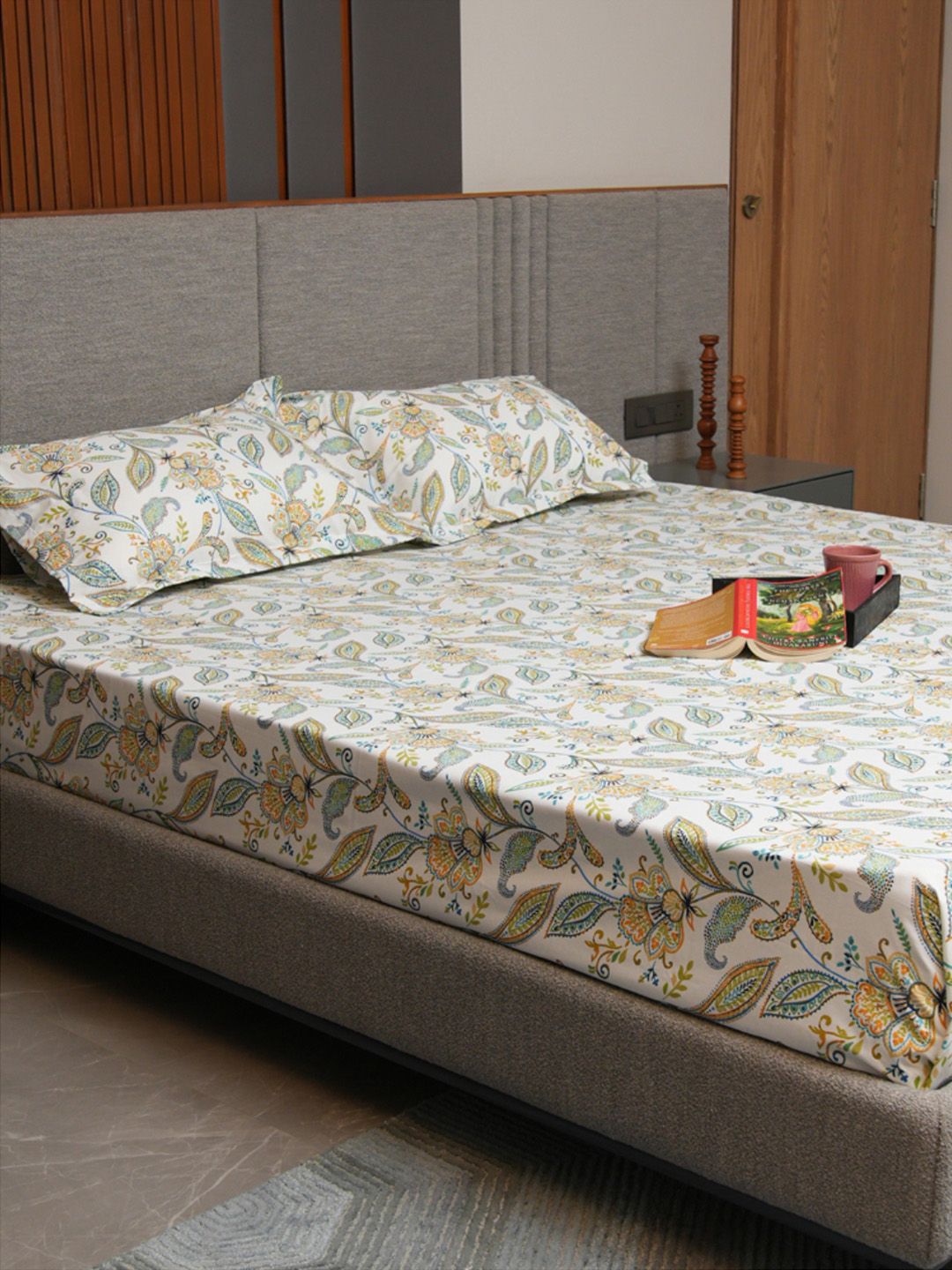URBAN SPACE White Printed 200 TC Cotton Fitted Double King Bedsheet With 2 Pillow Covers