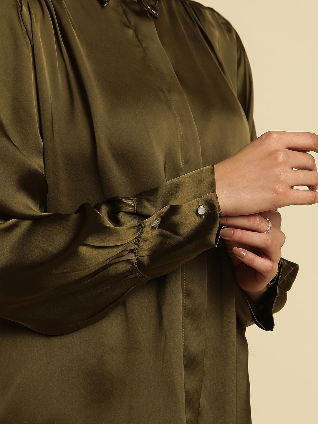 W Spread Collar Satin Shirt