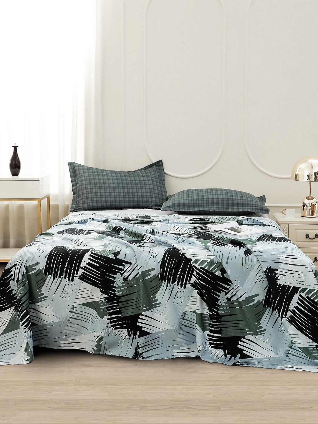 Story@home Green & White Abstract Printed 240 TC Satin Finish Queen Bedsheet Set