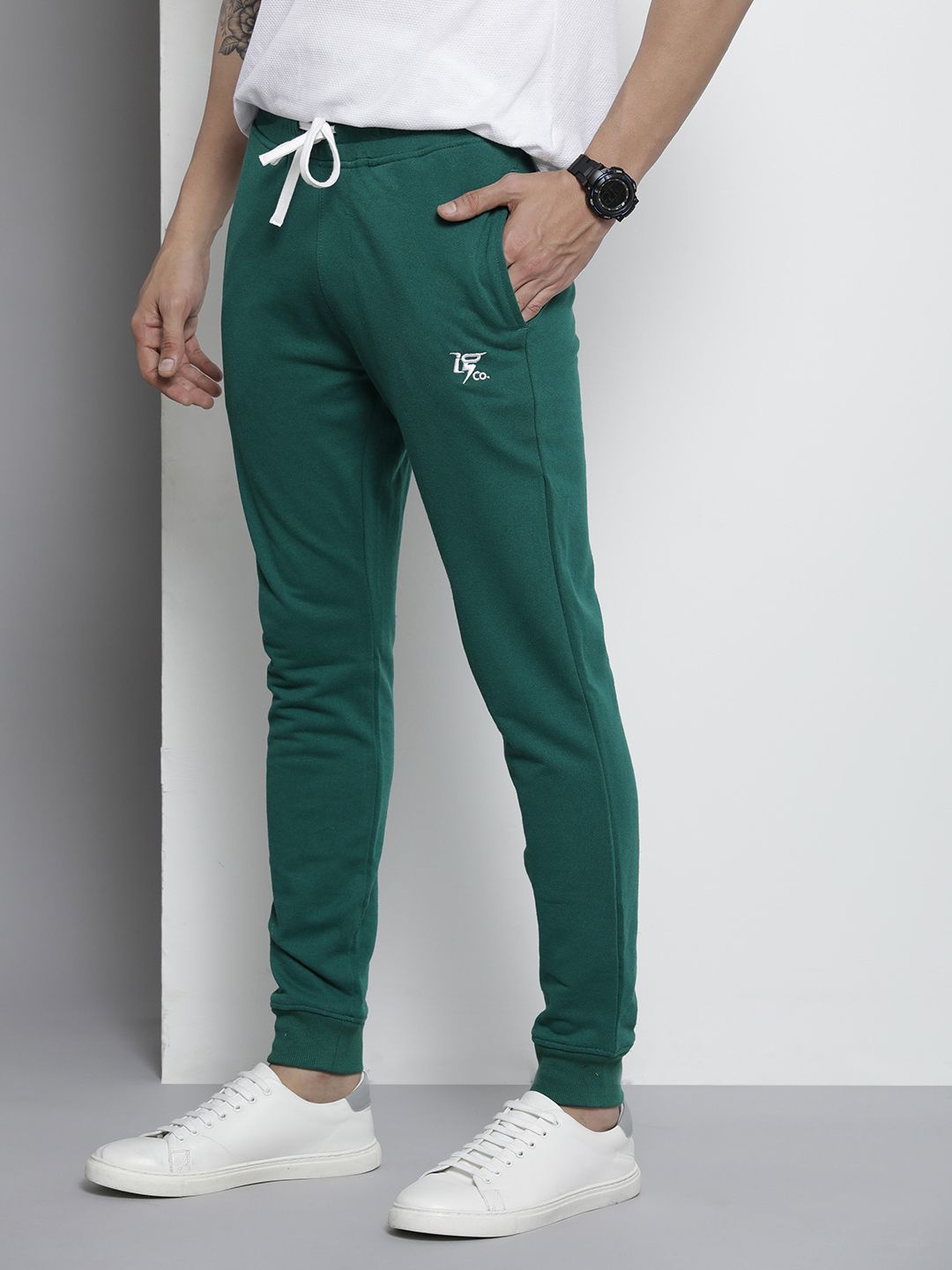 The Indian Garage Co Men Green Solid Joggers