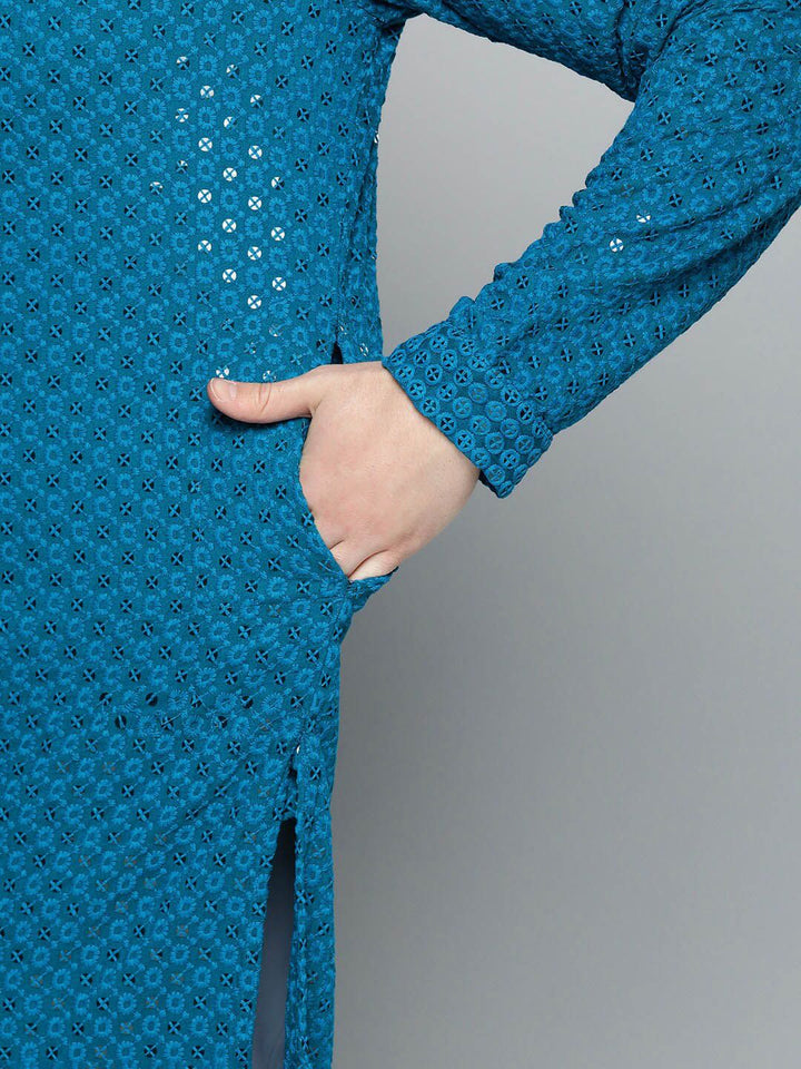 Jompers Men Embroidered Cotton Sequinned Kurta