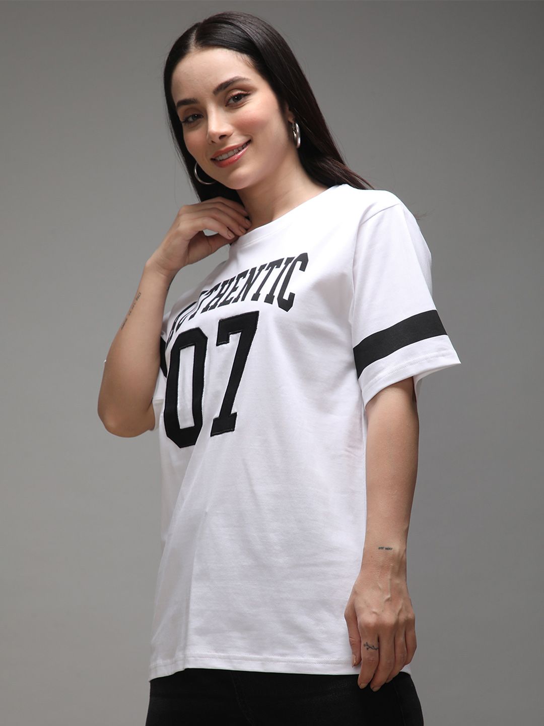 Dillinger Women Lengan Pendek Leher Krew Bercetak Tshirt