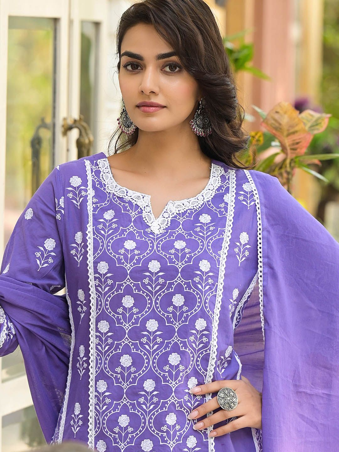 Varanga Floral Cotch Neck Kurta Kapas Tulen Dengan Seluar & Dupatta