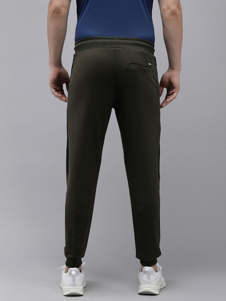 Spykar Men Pepejal Mid-Rise Slim Fit Applique Joggers