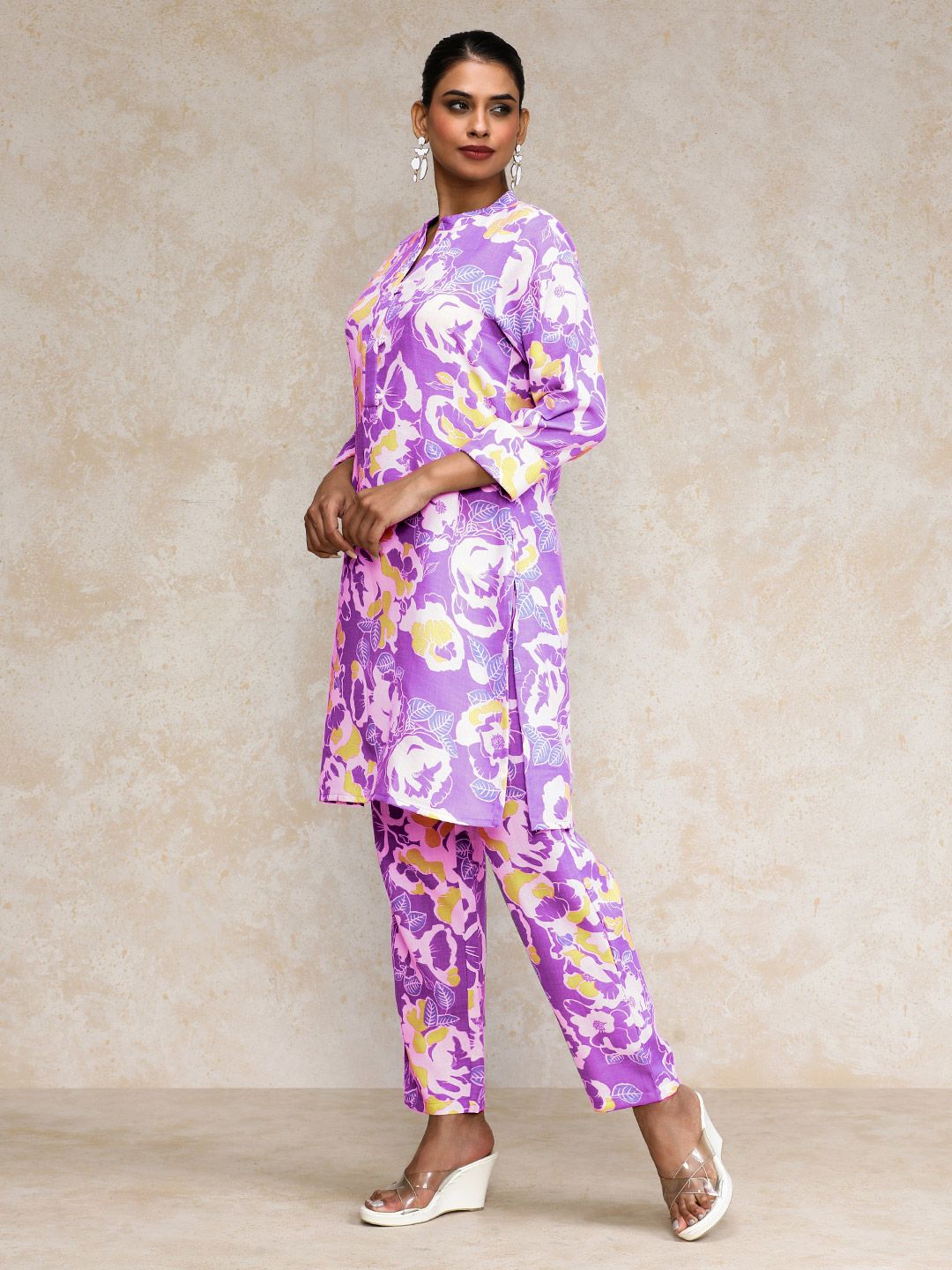 Varanga Women Floral Printed Regular Kurti with Trousers