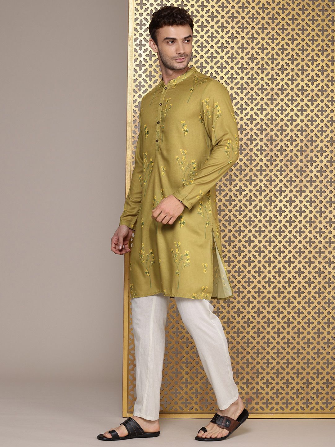 House of Pataudi Floral Printed Regular Jashn Kurta With Trousers