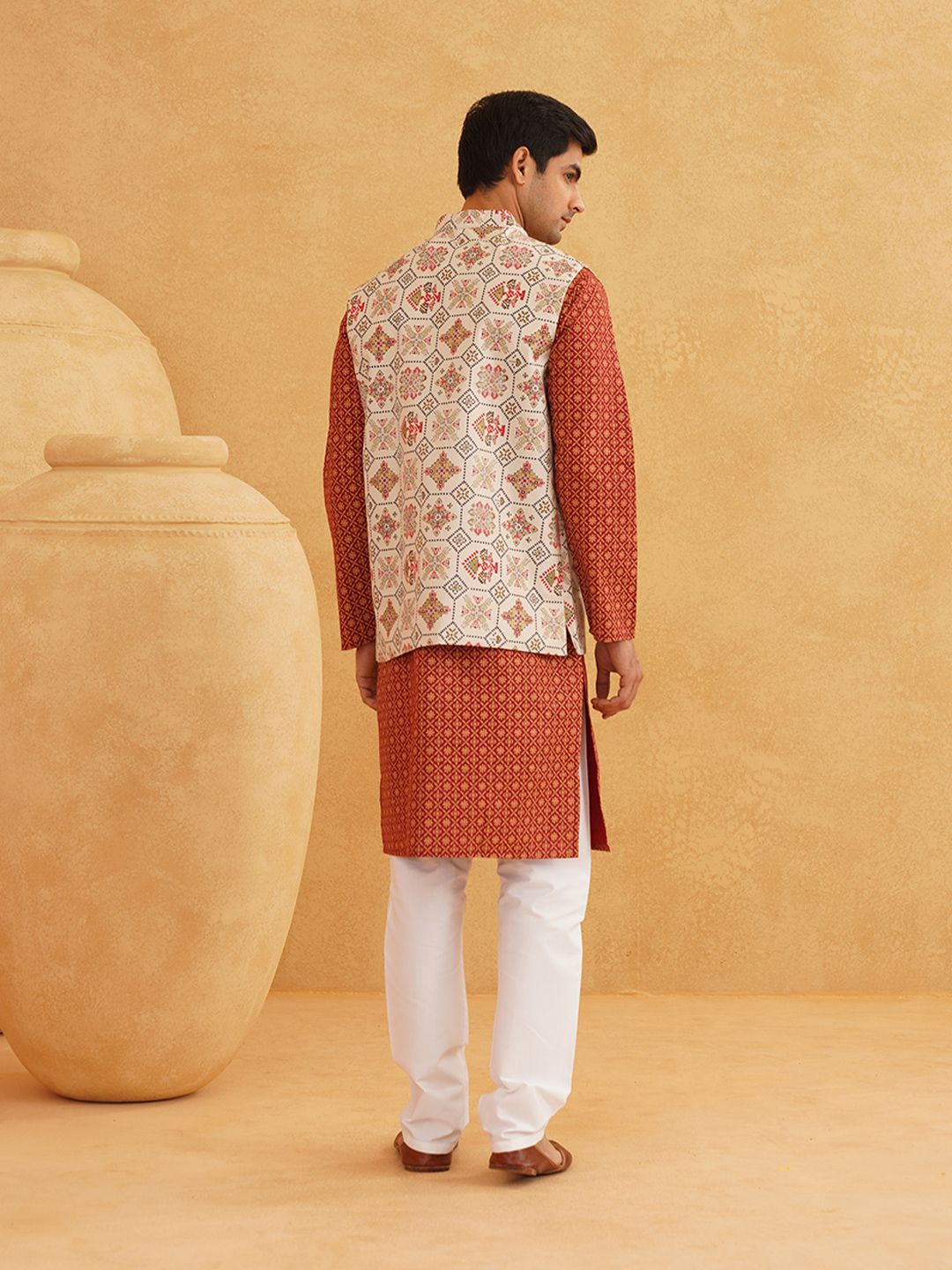SOJANYA Men Floral Printed Kurta With Pyjamas & Nehru Jacket