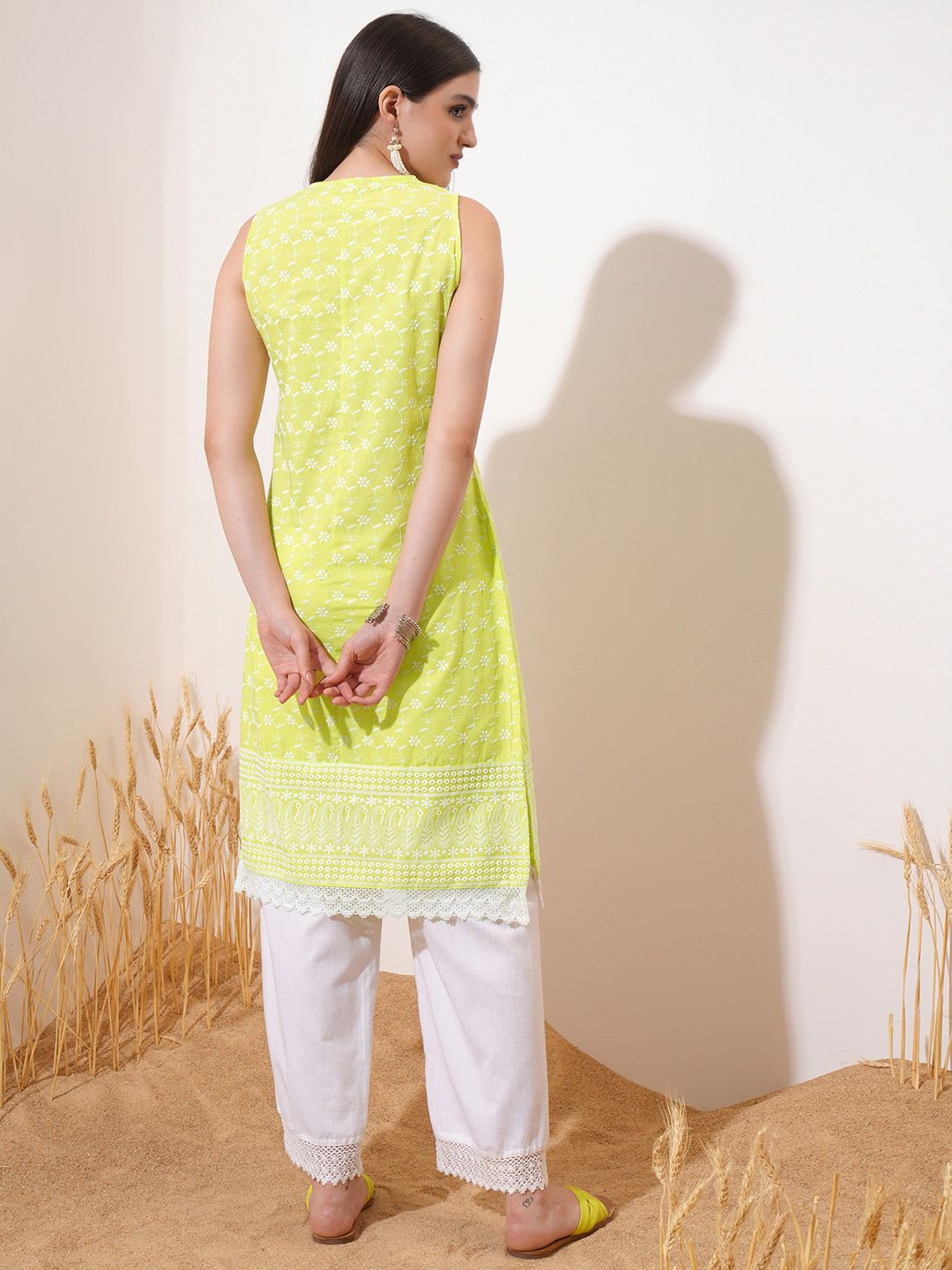 Vishudh Green Ethnic Motifs Embroidered Keyhole Neck Thread Work Straight Kurta