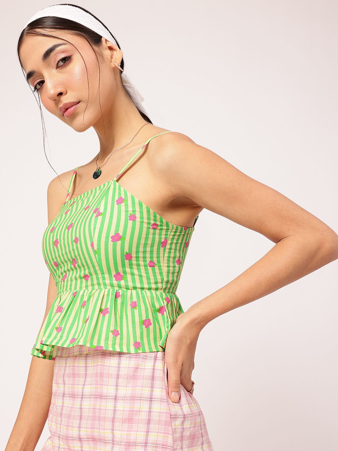 DressBerry Dreamy-Daisy Printed Shoulder Straps Smocked Peplum Top
