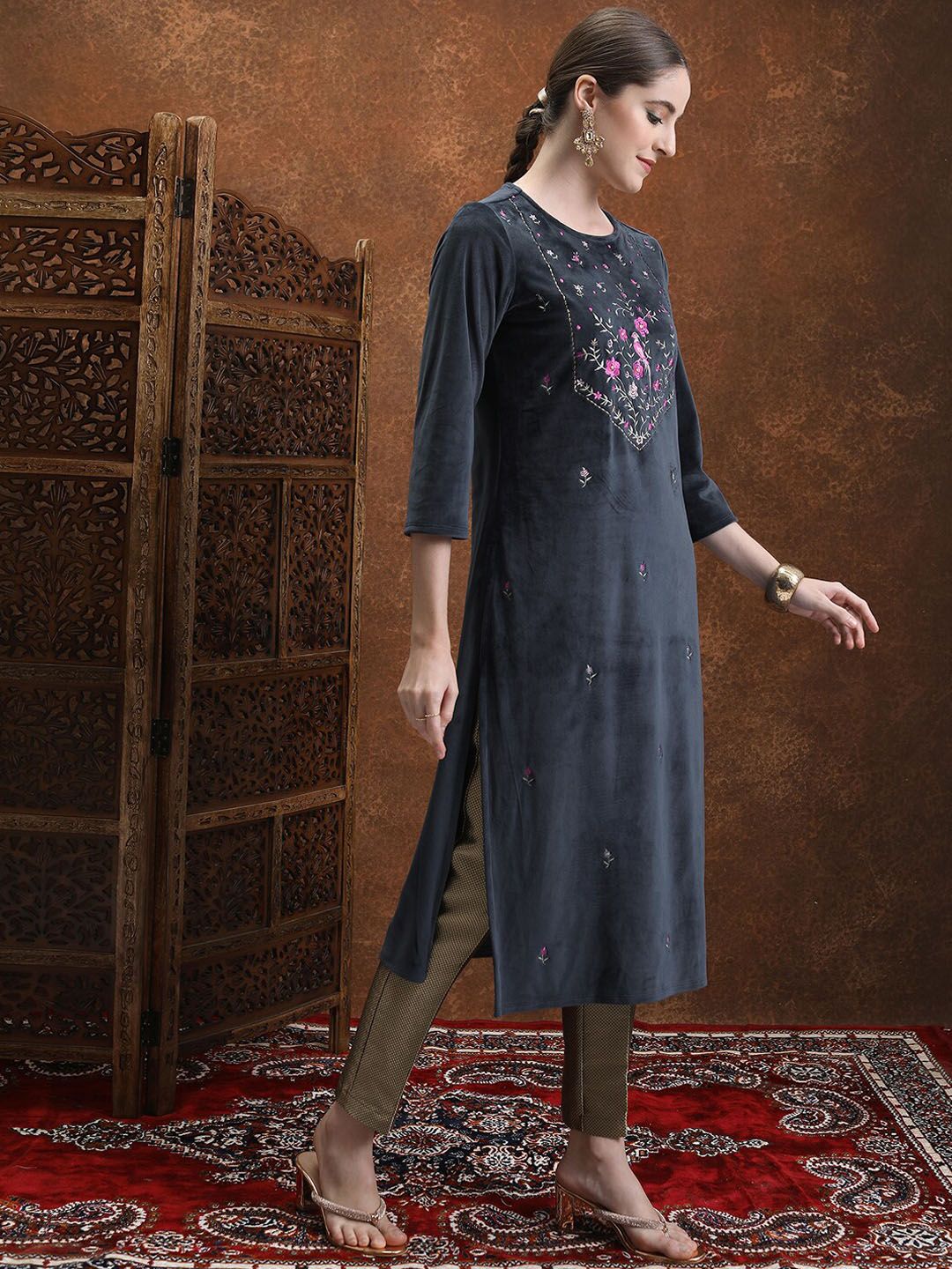 Vishudh Navy Blue Floral Embroidered Straight Kurta