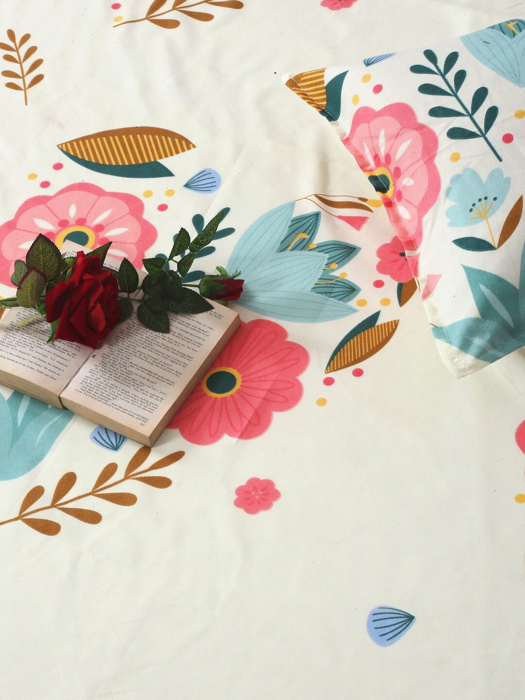 KLOTTHE White &amp; Pink Printed 300 TC Double King Dipasang Cadar Dengan 2 Sarung Bantal