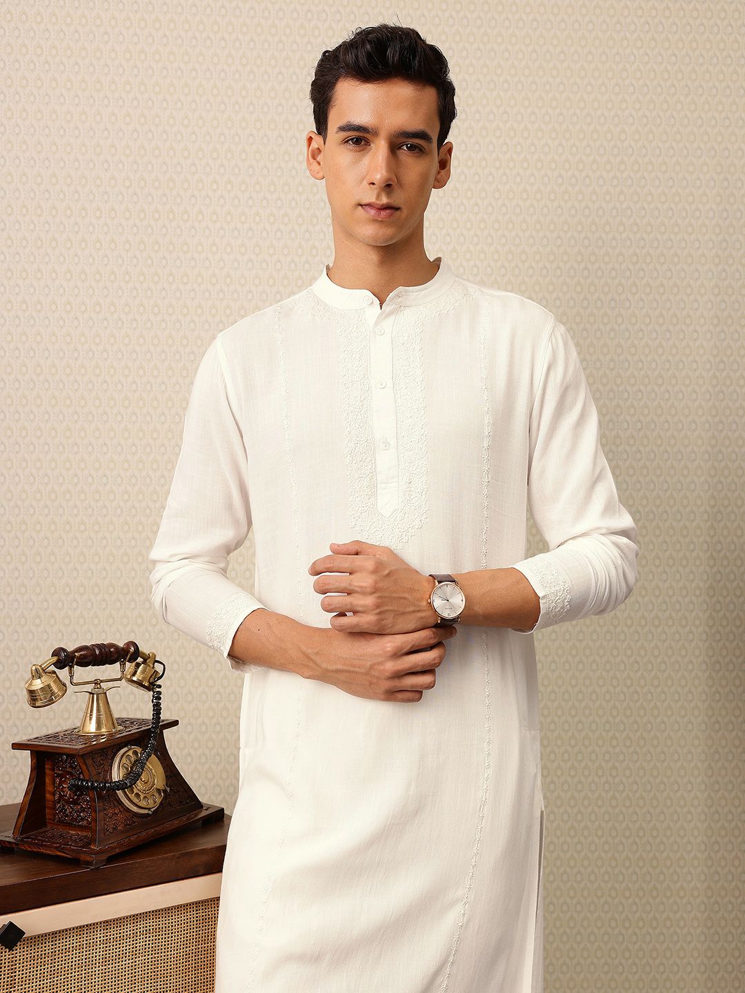 House of Pataudi Floral Embroidered Jashn Kurta with Trousers