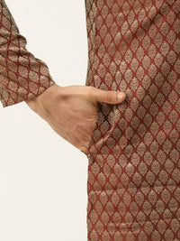 SOJANYA Kurta Rekaan Tenunan Maroon & Beige Lelaki dengan Jaket Churidar & Nehru