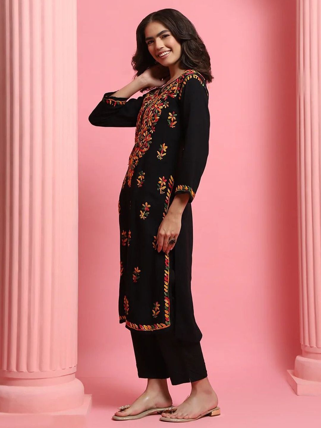 Rumah Wanita Chikankari Kurta Bersulam Chikankari Rayon Hitam