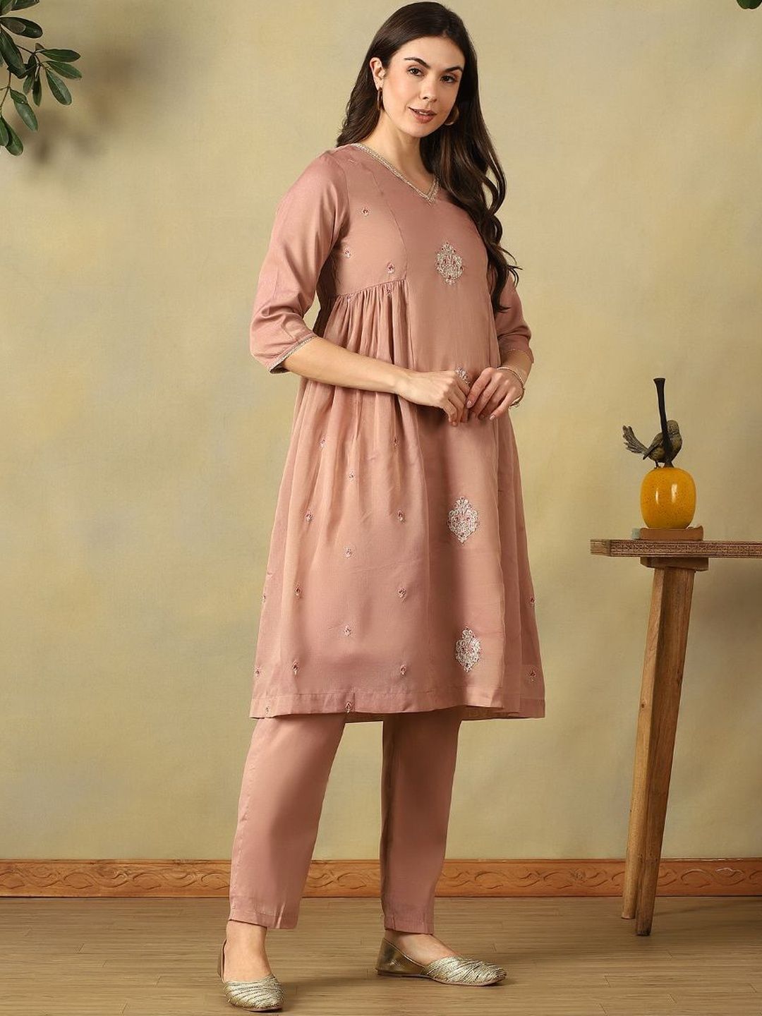 Mamicha Women Ethnic Motifs Embroidered Empire Thread Work Kurta with Trousers