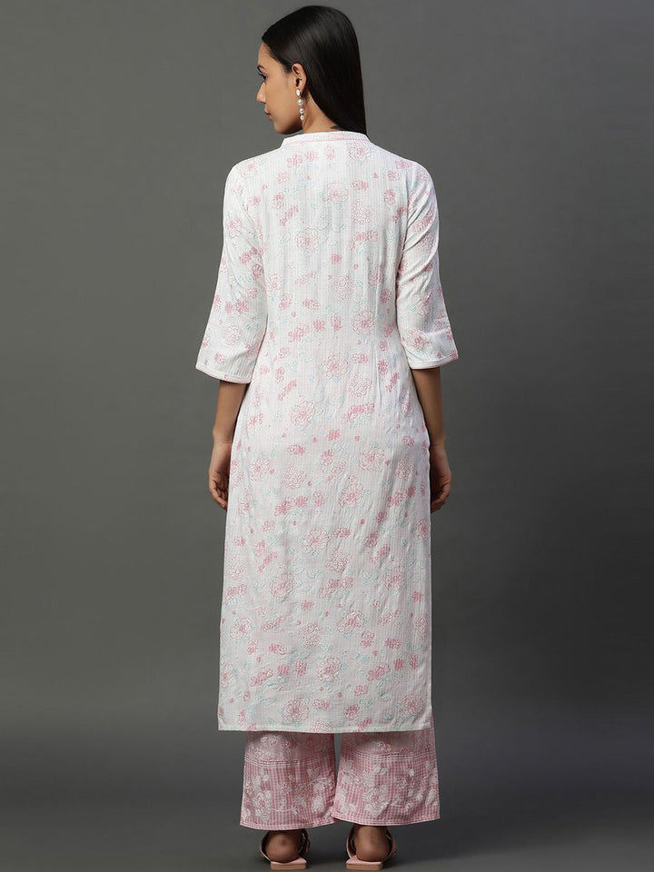 AURELIA  Floral Printed V-Neck Three-Quarter Sleeves Straight Kurta