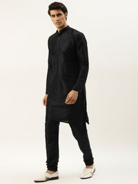 SOJANYA Men Black & Green Thread Work Kurta with Churidar