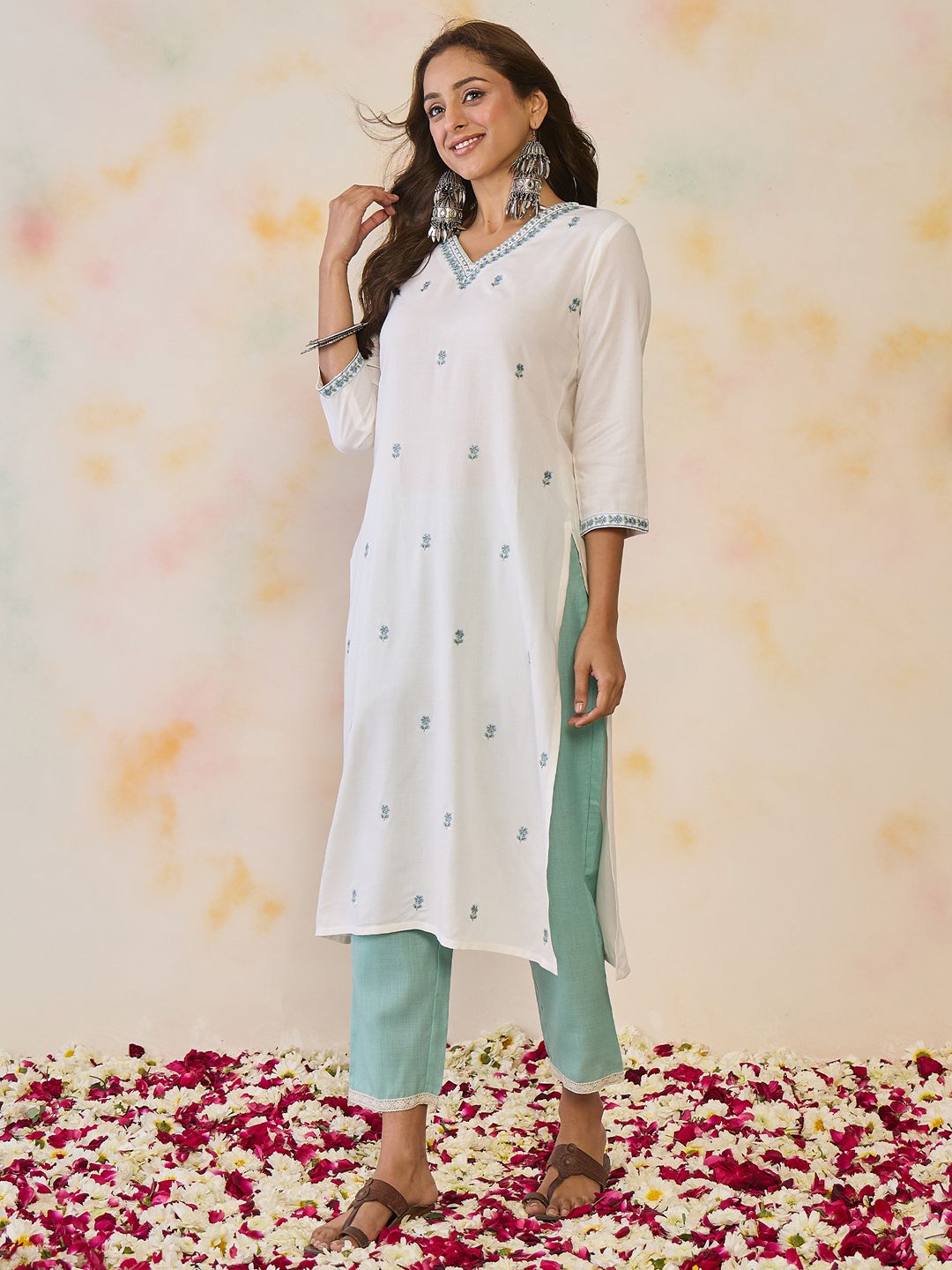 Indo Era Women Floral Embroidered Thread Work Floral Kurta