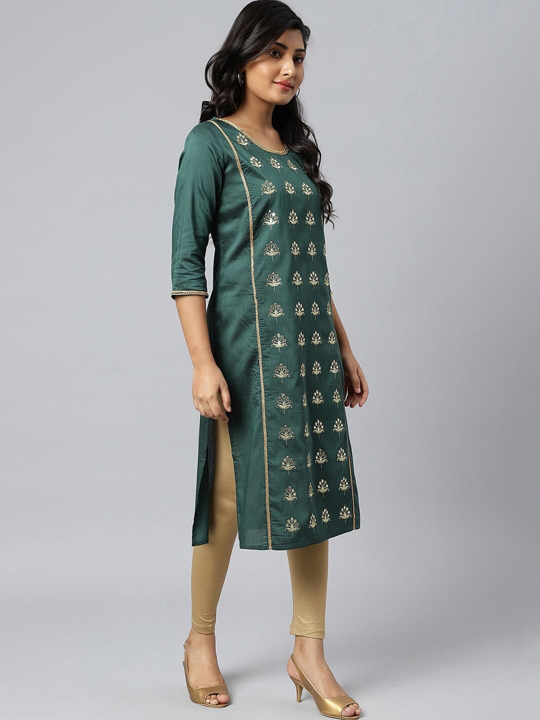Aurelia Women Green Zari Embroidered Ethnic Liva Kurta