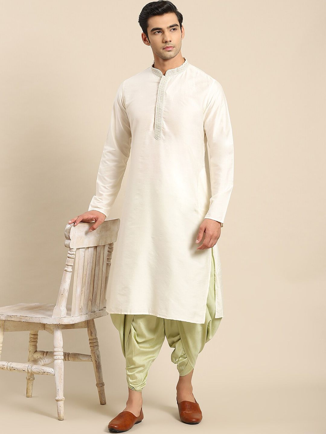 KISAH Men Solid Regular Fit Thread Work Kurta