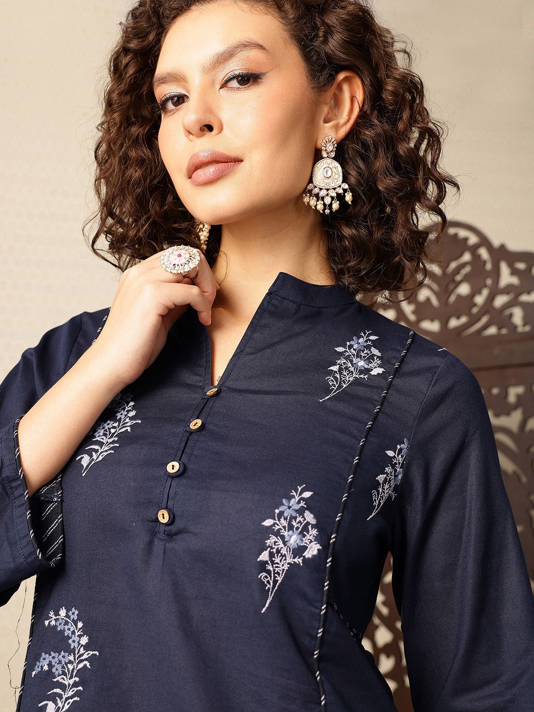 House of Pataudi Floral Embroidered Pure Cotton Kurti with Trousers
