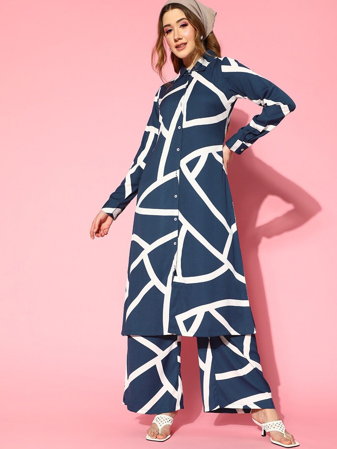 Berrylush Women Navy Blue Printed Longline Shirt & Trousers