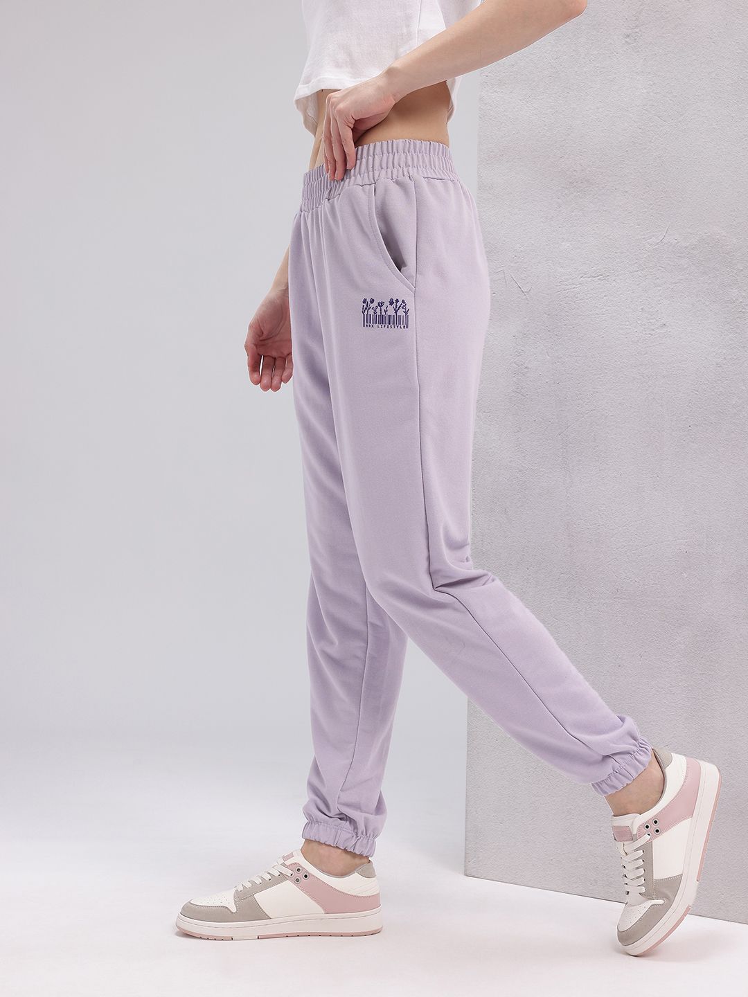 HRX by Hrithik Roshan Women Printed Detail Mid-Rise Lifestyle Joggers
