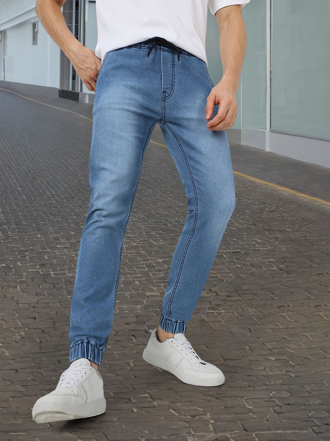 Urbano Fashion Men Blue Slim Fit Mid-Rise Clean Look Stretchable Jogger Jeans