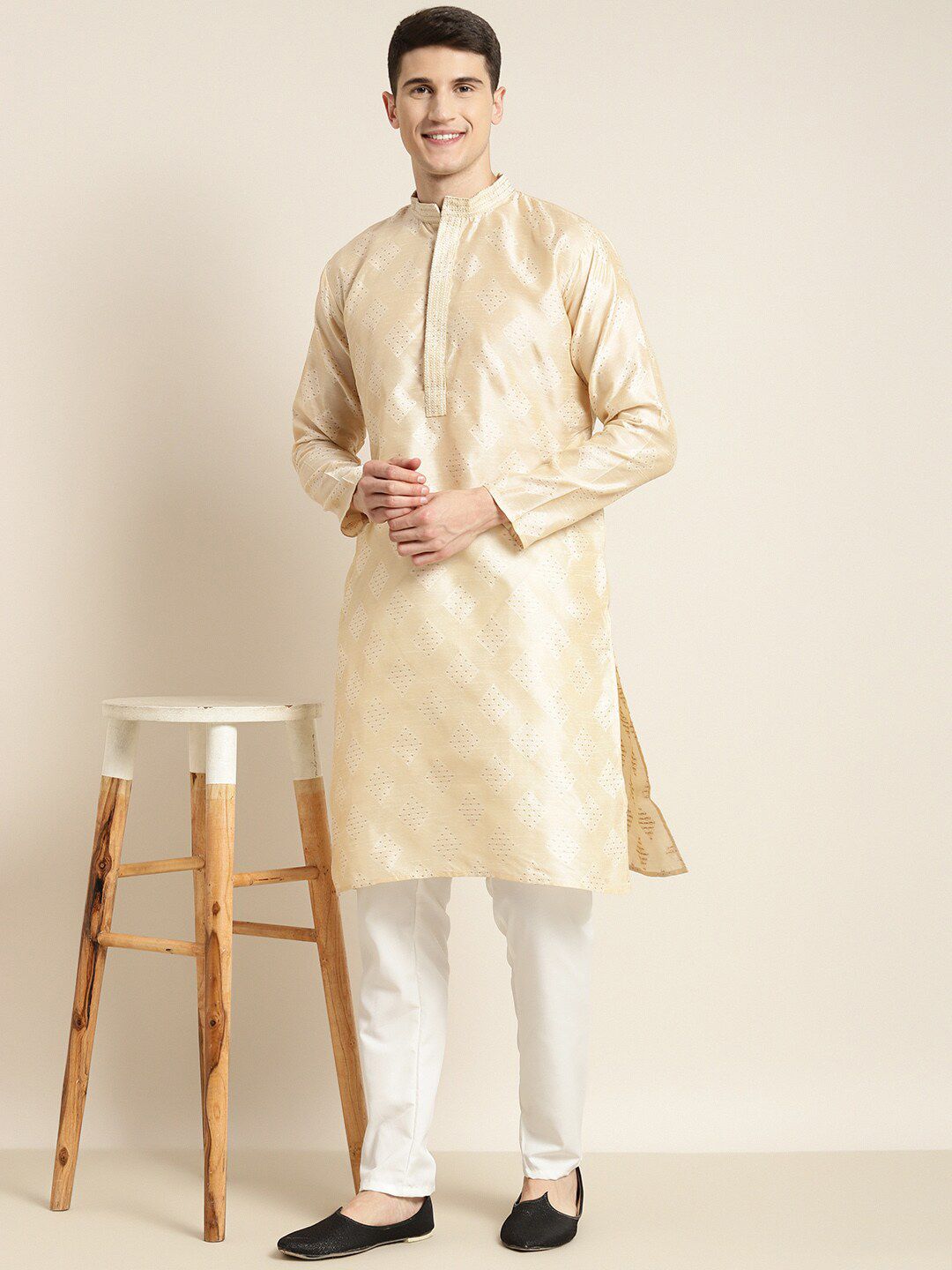 SOJANYA Kurta Biasa Kolar Mandarin Rekaan Tenun Geometrik Dengan Churidar