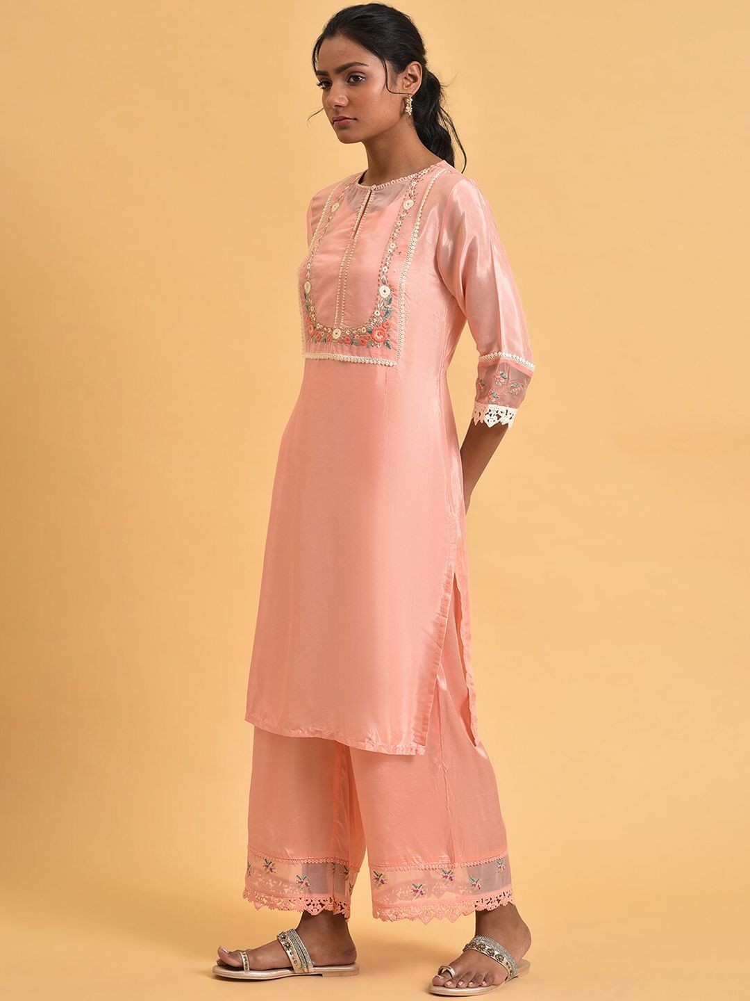 W Plus Size Keyhole Neck Floral Yoke Design Thread Work Kurta