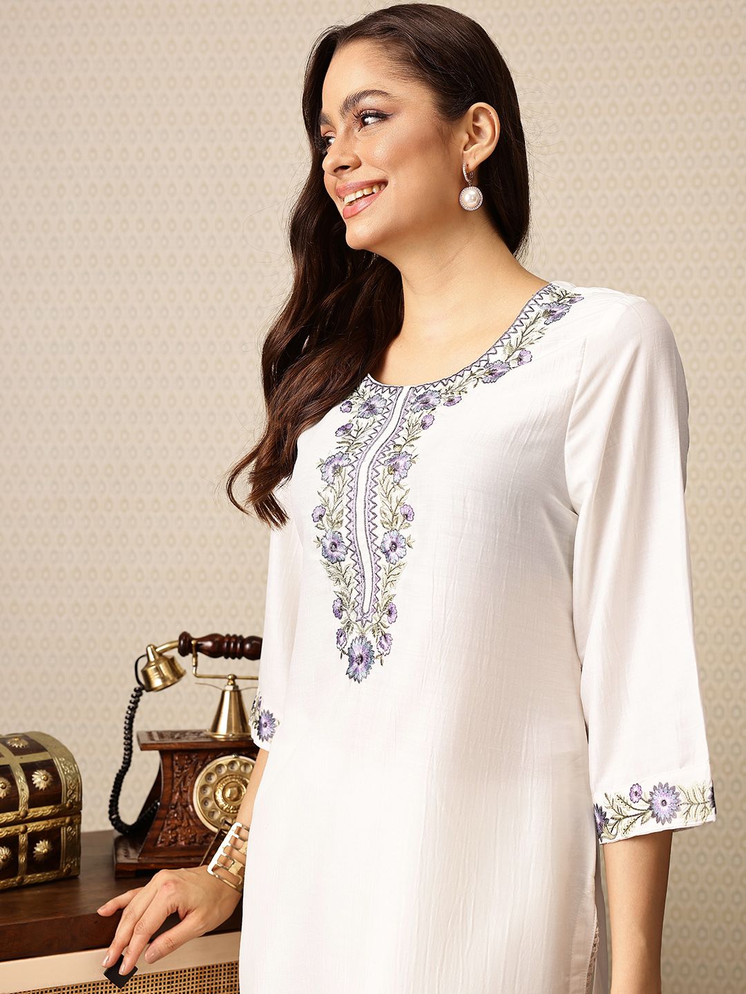 House of Pataudi Floral Embroidered Regular Jashn Kurta with Trousers & With Dupatta