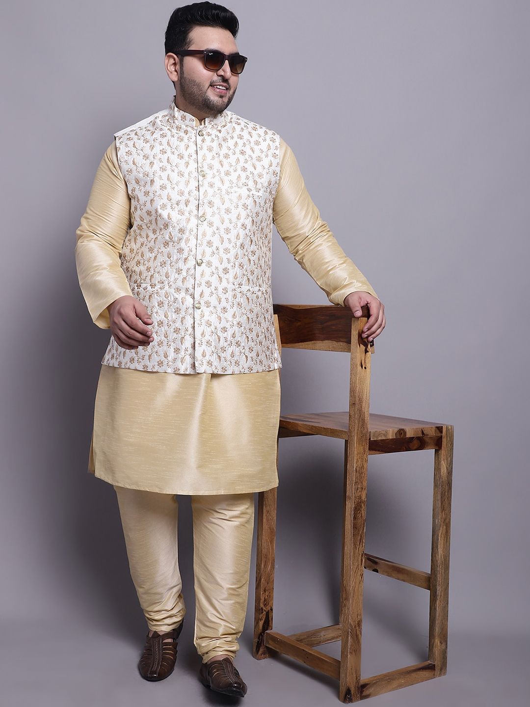 SOJANYA PLUS Mandarin Collar Kurta With Churidar & Nehru Jacket