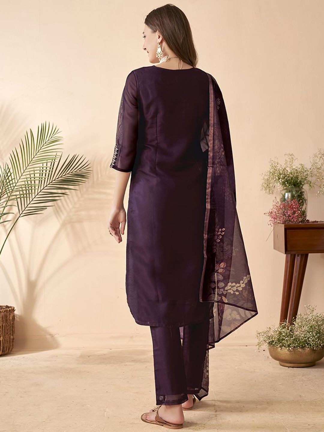 Anouk Violet Ethnic Motifs bersulam kurta lurus dengan seluar & dupatta